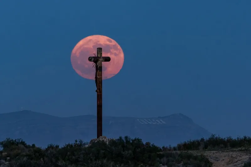 Ciclos lunares y viajes astrales: guía para sincronizar tus proyecciones con el cielo nocturno español